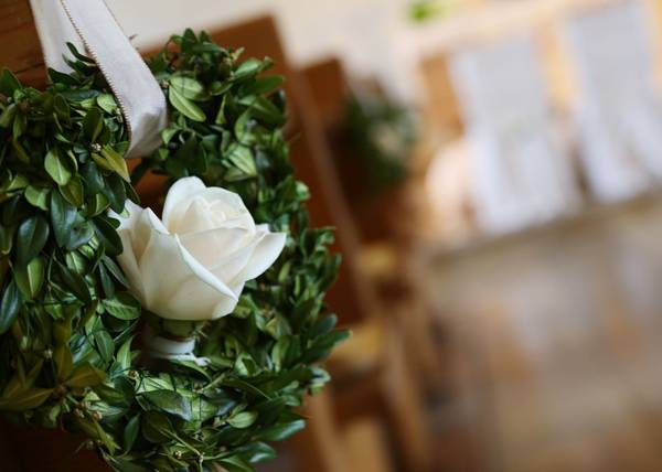 Webseite der EKI Musterhausen mit Informationen zur kirchlichen Trauung – Ablauf, Bedeutung, evangelisch heiraten, Fürbitten und Hochzeit in der Nähe.